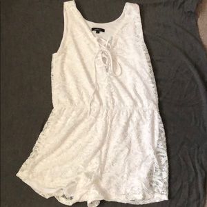 👰🏼 White Lace romper